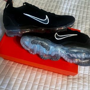 Women’s Black & White Nike Air Vapormax 2021 FK 2021